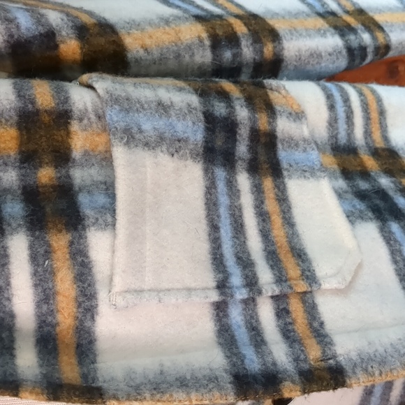 H&M* lightweight fuzzy plaid long sleeve collared button front size L shacket - Picture 5 of 12